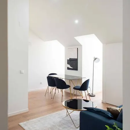 Pardal 2b - Penthouse In Alcantara - Parking Nearby *